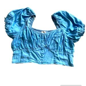 Used crop blue denim color in good condition no flaws no stains